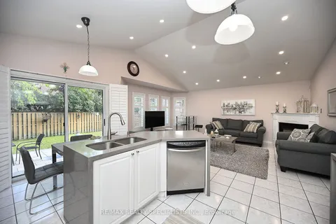 5421 Kinglet Ave, Mississauga, ON L5V 2C8