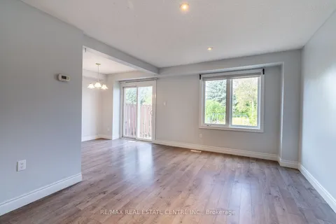 284-A Royal Salisbury Way, Brampton, ON L6V 3H4