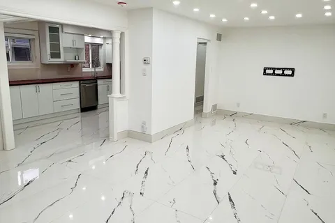 7247 Sigsbee Dr, Mississauga, ON L4T 3L6