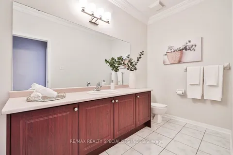 205 Ellis Cres, Milton, ON L9T 6B5
