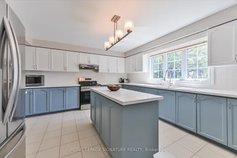 3588 Thorpedale Crt, Mississauga, ON L5L 3V6