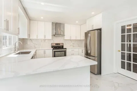 5370 Ruperts Gate Dr, Mississauga, ON L5M 5C5