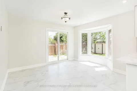 5370 Ruperts Gate Dr, Mississauga, ON L5M 5C5