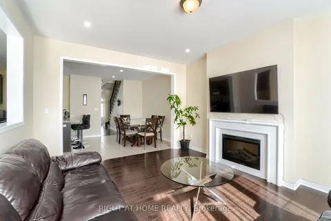 35 Thornapple St, Brampton, ON L6R 3X2