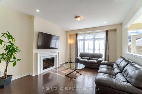 35 Thornapple St, Brampton, ON L6R 3X2