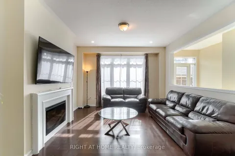 35 Thornapple St, Brampton, ON L6R 3X2