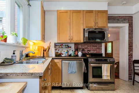 44 Wilson Park Rd, Toronto, ON M6K 3B5