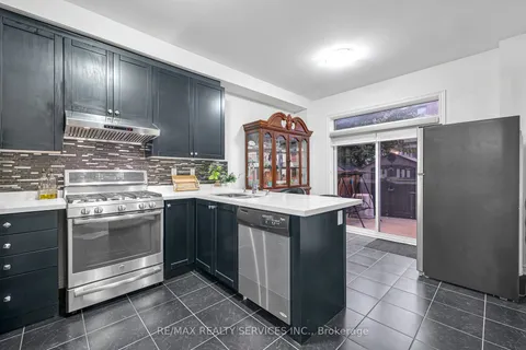 12 Fitzgibson St, Brampton, ON L6Y 5Y5