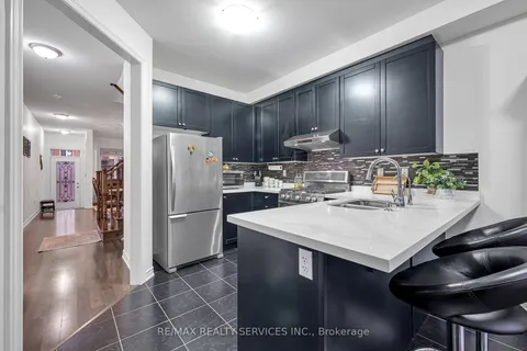 12 Fitzgibson St, Brampton, ON L6Y 5Y5
