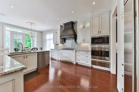 1857 Ivygate Crt, Mississauga, ON L5L 0A8