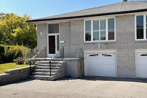 70 Council Cres, Toronto, ON M3J 1J6