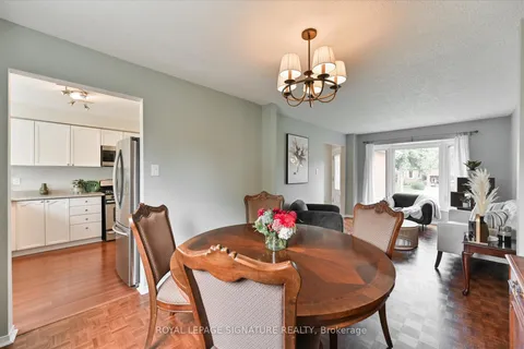 4273 Credit Pointe Dr, Mississauga, ON L5M 3K3