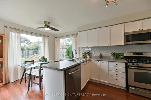 4273 Credit Pointe Dr, Mississauga, ON L5M 3K3