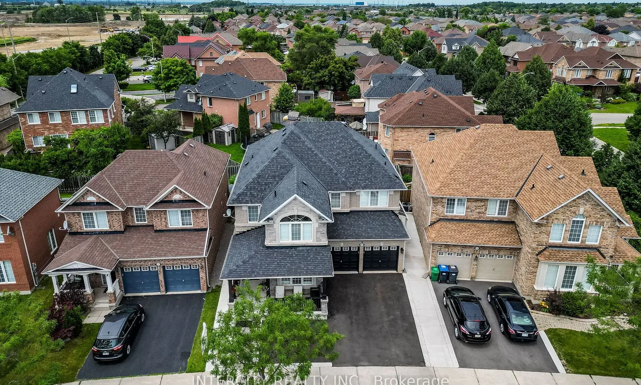 5880 Osprey Blvd, Mississauga, ON L5N 8J7