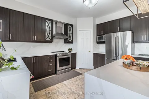 5880 Osprey Blvd, Mississauga, ON L5N 8J7