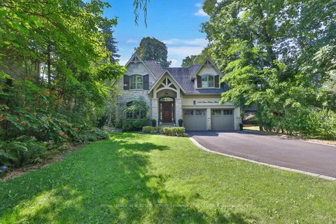 1366 Queen Victoria Ave, Mississauga, ON L5H 3H3