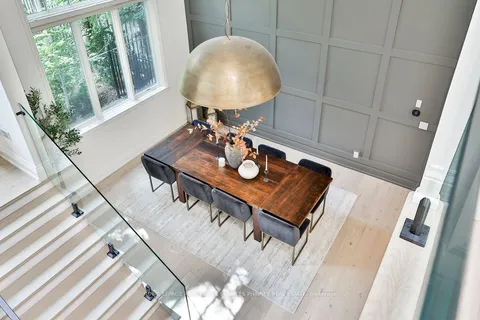 1366 Queen Victoria Ave, Mississauga, ON L5H 3H3