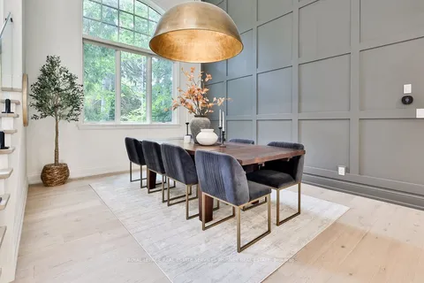 1366 Queen Victoria Ave, Mississauga, ON L5H 3H3