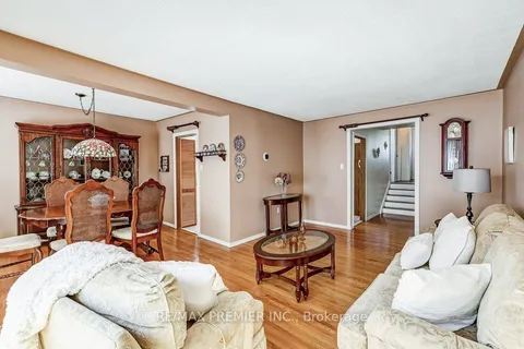 2360 Whaley Dr, Mississauga, ON L5B 2B5