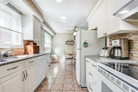 2360 Whaley Dr, Mississauga, ON L5B 2B5