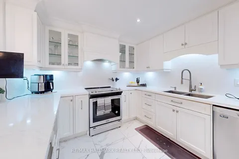 227 Chalfield Lane, Mississauga, ON L4Z 1L1