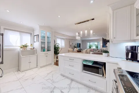 227 Chalfield Lane, Mississauga, ON L4Z 1L1