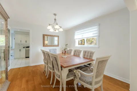 2916 Sycamore St, Oakville, ON L6J 7H6