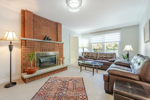 2916 Sycamore St, Oakville, ON L6J 7H6