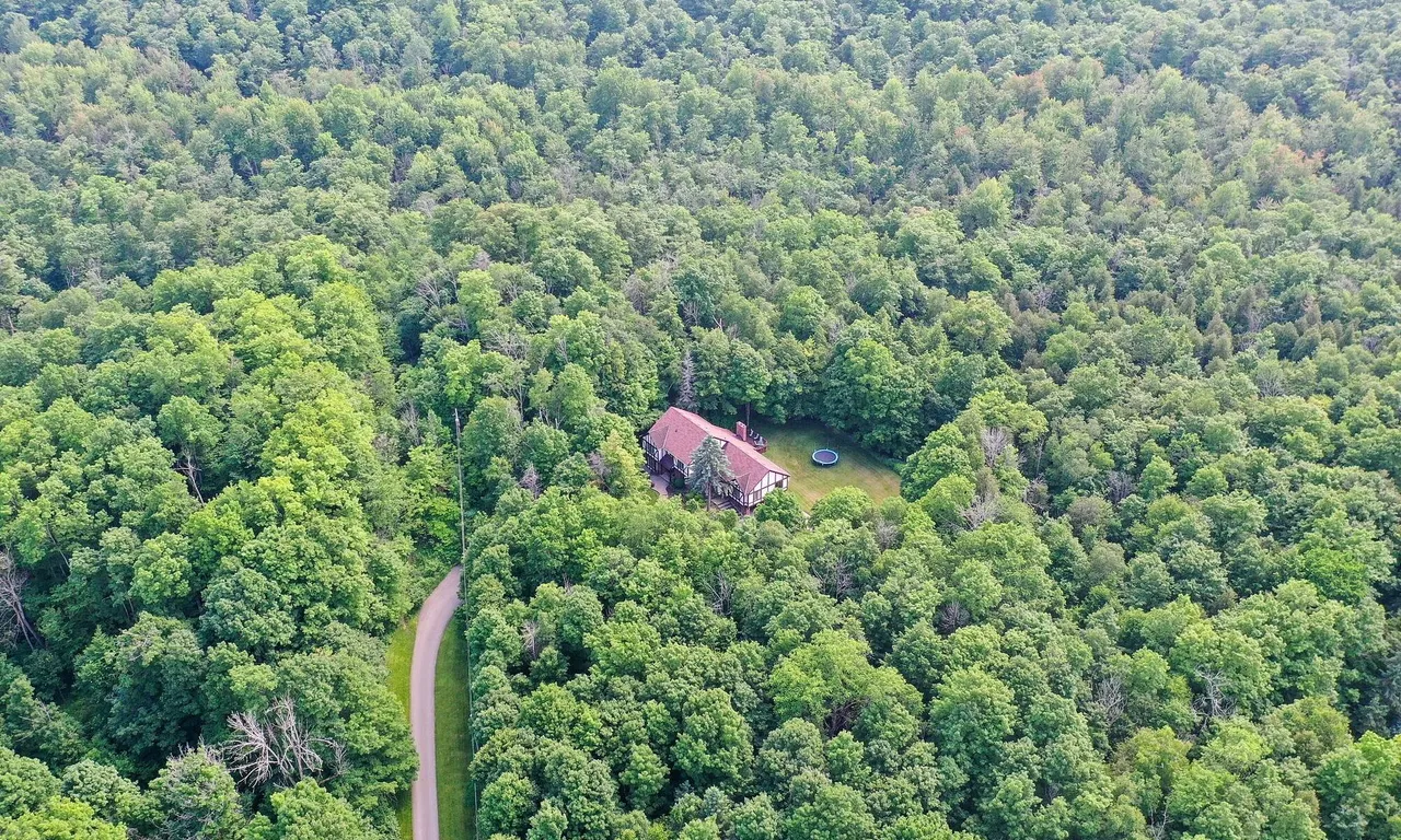 832 Boston Mills Rd, Caledon, ON L7C 0L7