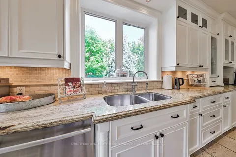 1359 Sedgewick Cres, Oakville, ON L6L 1X9