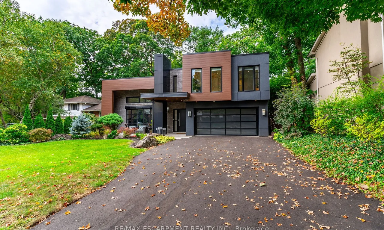 5071 Spruce Ave, Burlington, ON L7L 1M6