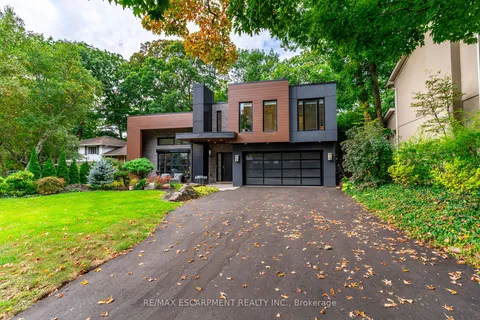 5071 Spruce Ave, Burlington, ON L7L 1M6