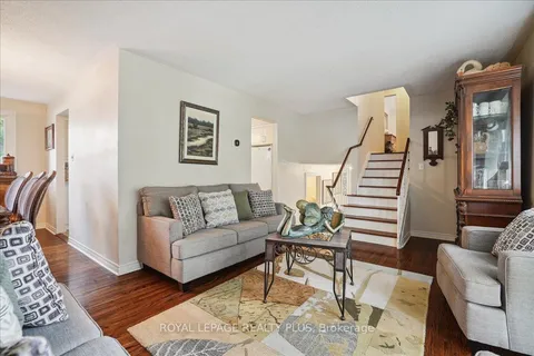 557 Trafford Cres, Oakville, ON L6L 3T4