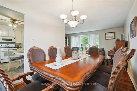 557 Trafford Cres, Oakville, ON L6L 3T4