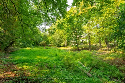 1322 Birchview Dr, Mississauga, ON L5H 3E4