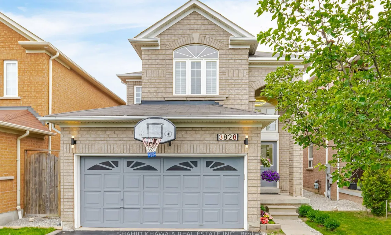 3828 Passway Rd, Mississauga, ON L5N 8N6