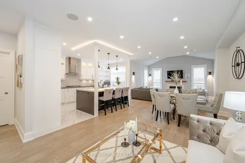 3828 Passway Rd, Mississauga, ON L5N 8N6