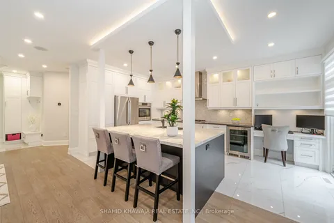 3828 Passway Rd, Mississauga, ON L5N 8N6