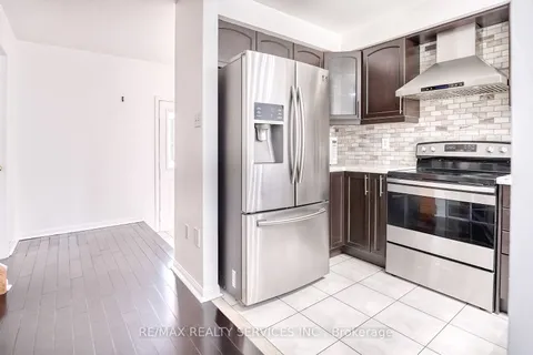 598 Summer Park Cres, Mississauga, ON L5B 4E9