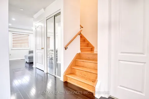 598 Summer Park Cres, Mississauga, ON L5B 4E9