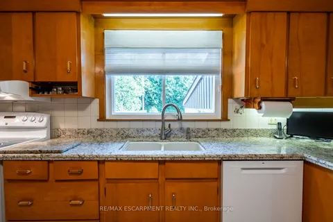 2434 EILEEN Dr, Burlington, ON L7R 1M8