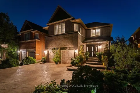 527 Ravineview Way, Oakville, ON L6H 6S9