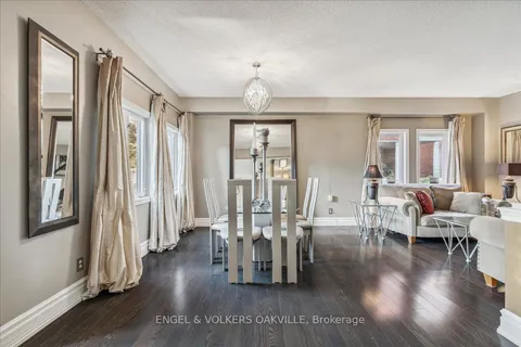 527 Ravineview Way, Oakville, ON L6H 6S9