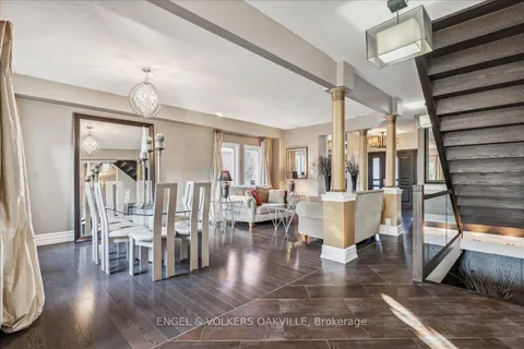 527 Ravineview Way, Oakville, ON L6H 6S9