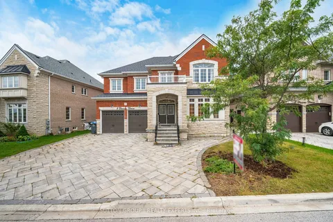 8 Decorso Dr, Brampton, ON L6P 3T7