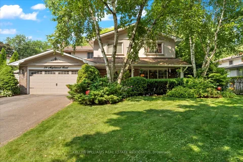 39 Maplewood Rd, Mississauga, ON L5G 2M7
