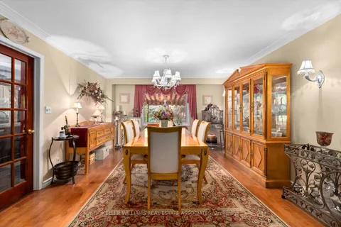 39 Maplewood Rd, Mississauga, ON L5G 2M7