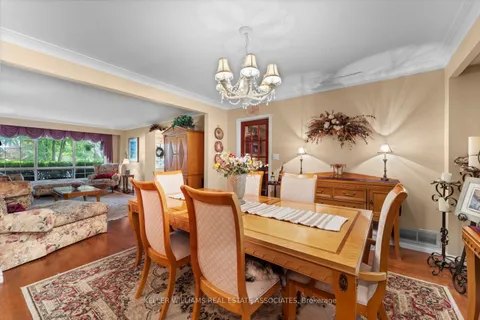 39 Maplewood Rd, Mississauga, ON L5G 2M7