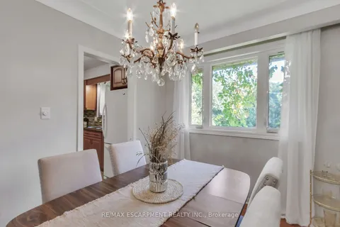 335 Meadowhill Rd, Burlington, ON L7L 3L2