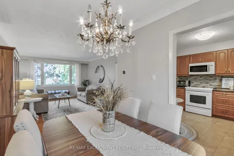 335 Meadowhill Rd, Burlington, ON L7L 3L2